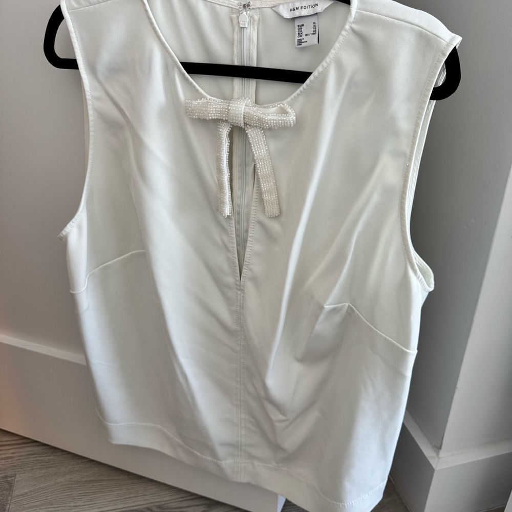 H&M White Sleeveless Blouse with Bow